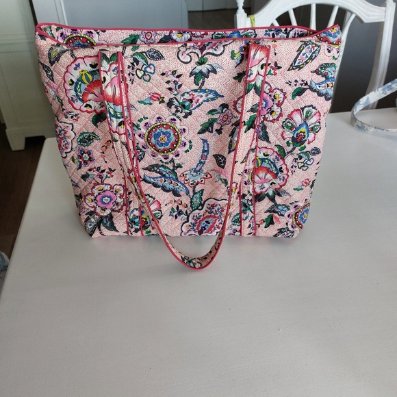 Vera Bradley Large Vera Tote Stiched Flowers NWT - Picture 3 of 5
